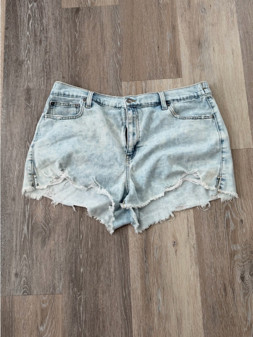 aerie light wash distressed denim shorts
